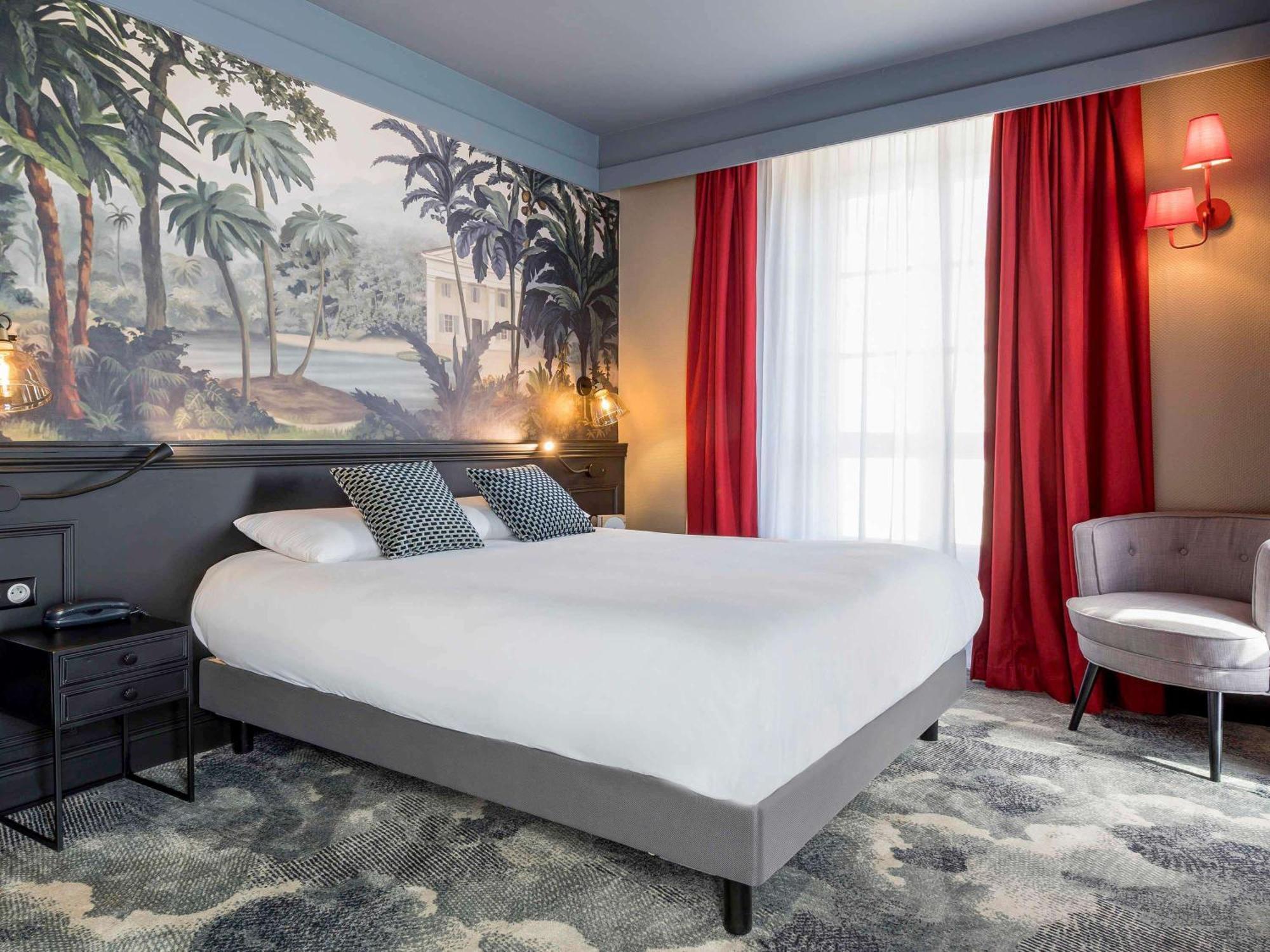 Hotel Mercure Rochefort La Corderie Royale Bagian luar foto